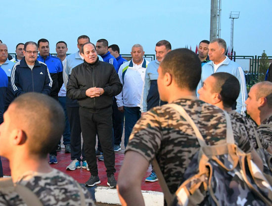 بالصور: السيسي يشيد تضحيات الضباط ويزور أكاديمية الشرطة
