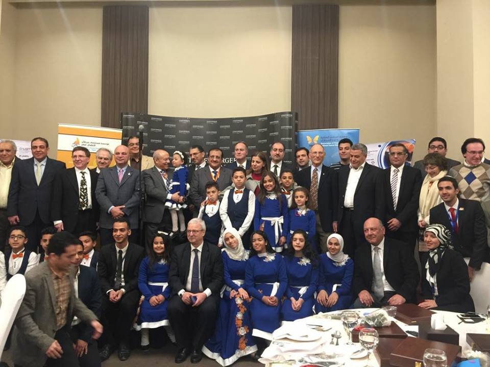 57357 تكرم كبار أساتذة جراحات المخ والأعصاب المشاركين فى مؤتمرها السنوي ”