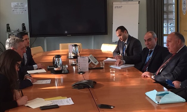 شكري يؤكد علي قيام مصر بواجباتها تجاه اللاجئين