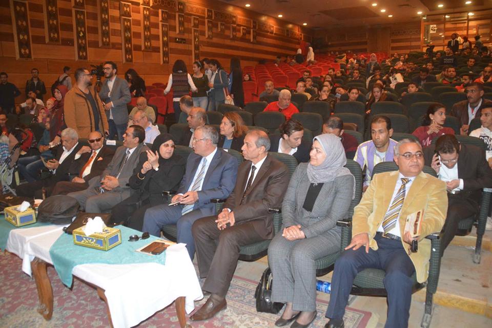 محافظ المنيا يكرم الفائزين في ختام المهرجان الأول للثقافة والفنون لمحافظات شمال الصعيد
