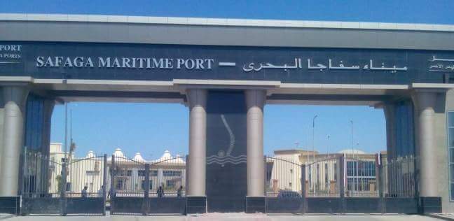 وصول وسفر 889 راكب بميناء سفاجا و تداول 457 شاحنة
