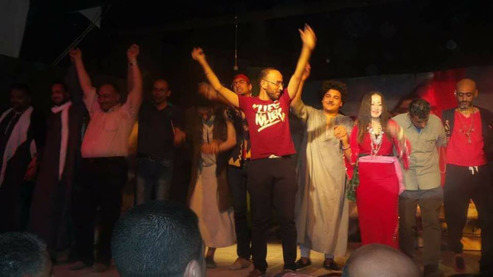 العرض المسرحى ” جبل تقوق” لقصر ثقافة الداخله الوادى الجديد بحضور لجنة التحكيم .