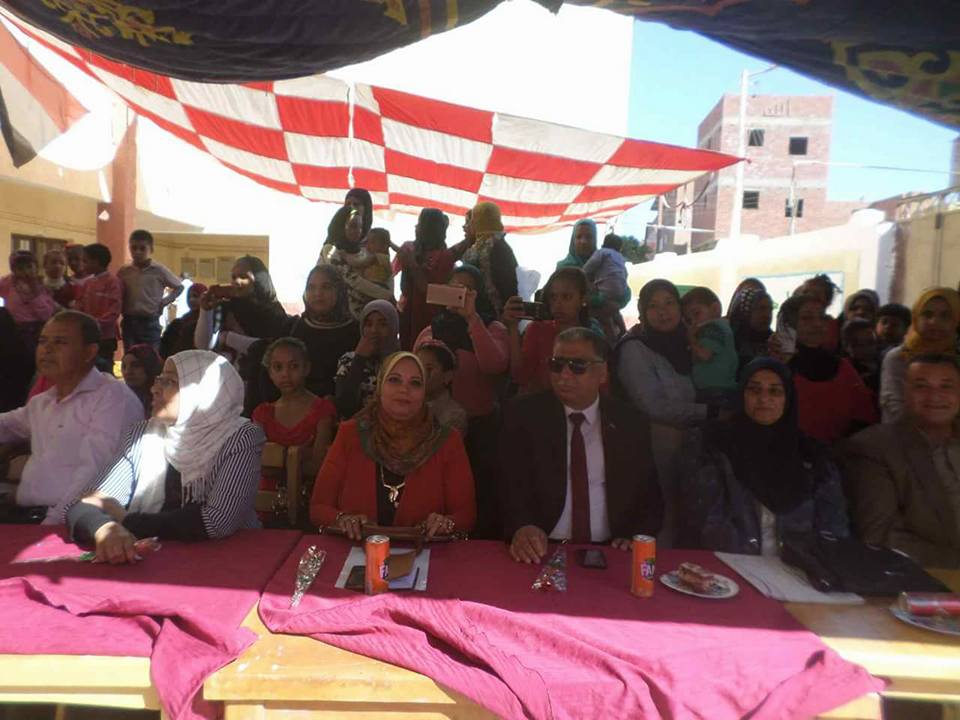 حفلا بمناسبة عيد الأم ويوم الشهيد بمدرسة عين الدار بالخارجة