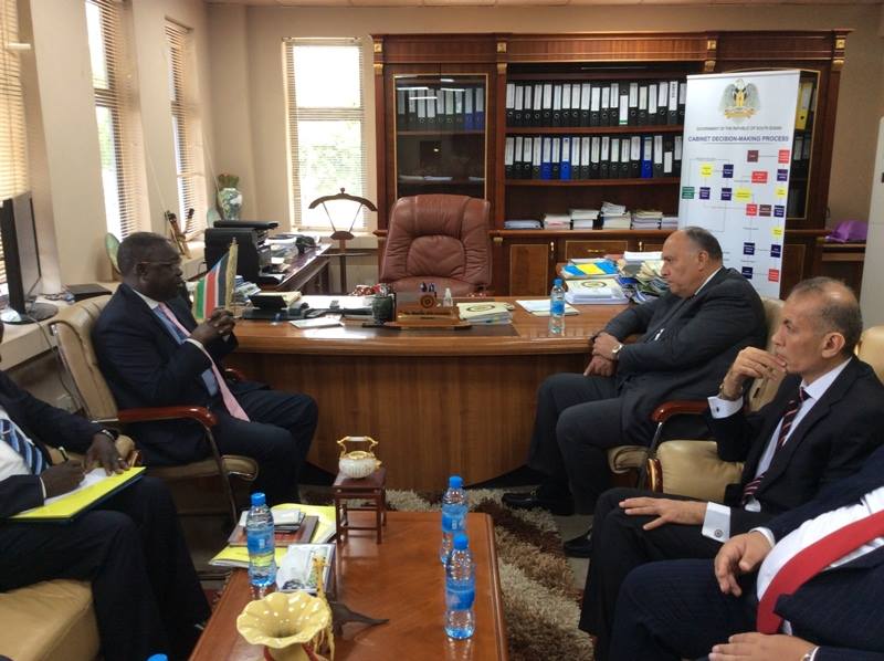 وزير الخارجية يبحث التعاون الثنائي مع وزير شئون مجلس الوزراء السوداني