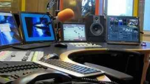 توقيف بث برنامج إذاعي مشهور بسبب 'الدعارة والخيانة الزوجية'