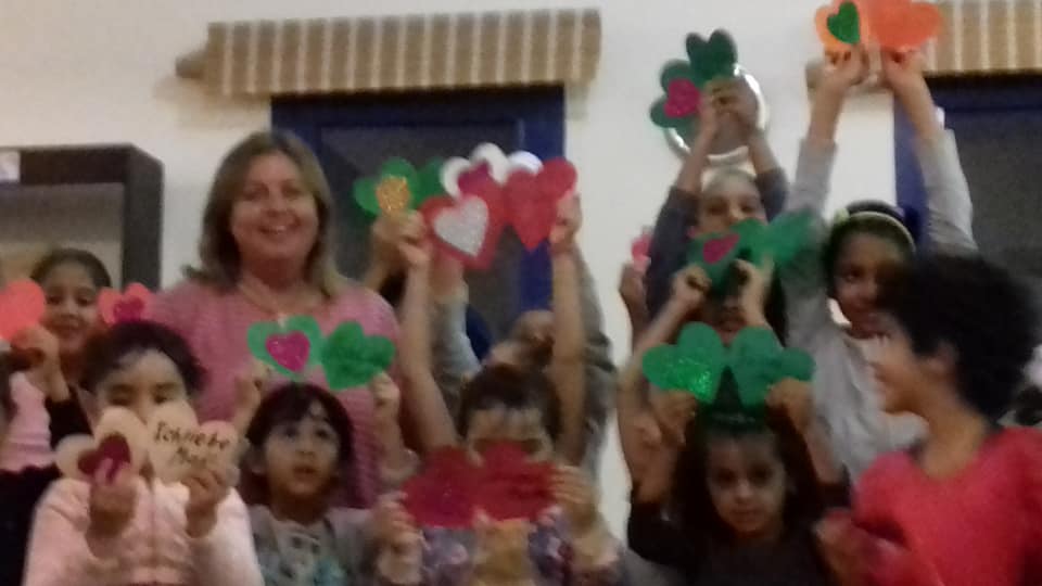 قصر ثقافة شرم الشيخ ينفذ ورشة فنون تشكيلية هدايا للأم