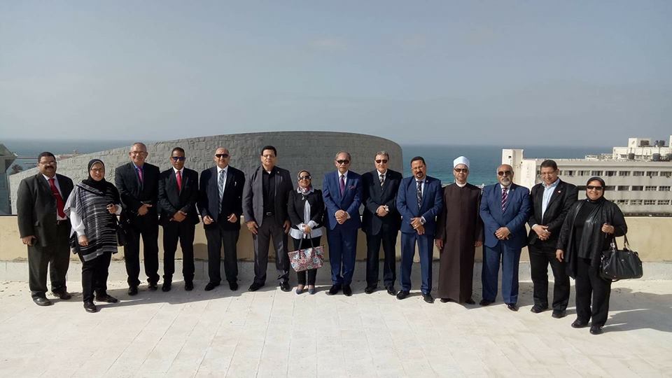 بالصور جامعة الإسكندرية ” مجمع العلوم الإنسانية ” تتزين لاستقبال مسئولية القرا