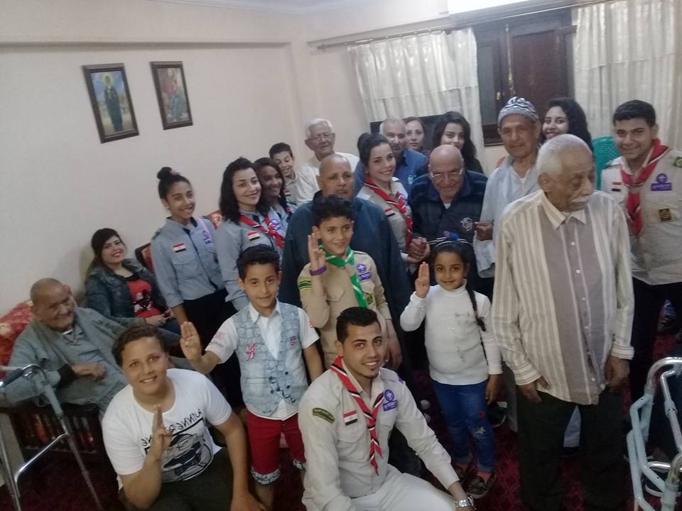 كشافة مار جرجس ابو قرقاص يحتفلون بعيد الأم مع المسنين