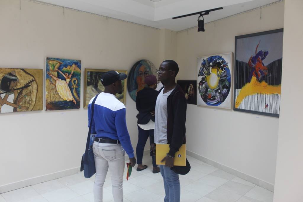 وفد الشباب الأفريقي يتفقد معرض الاقصر عاصمة الثقافة العربية