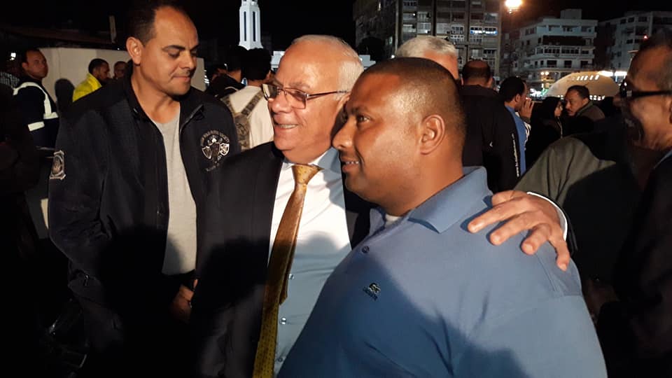 محافظ بورسعيد يدعو المواطنين للمشاركة في الانتخابات الرئاسية أثناء استقلالة معدية بورفؤاد