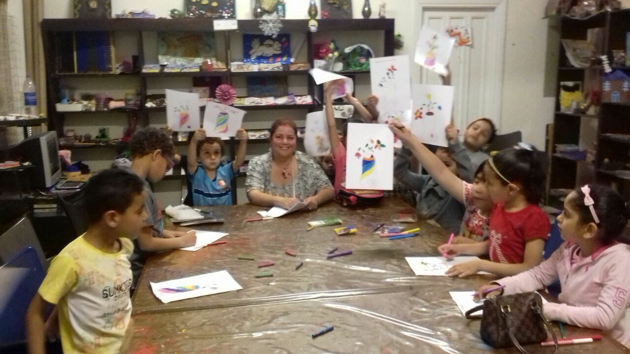 ورشه فنون تشكيلية وتصميم مزهرية بثقافة شرم الشيخ