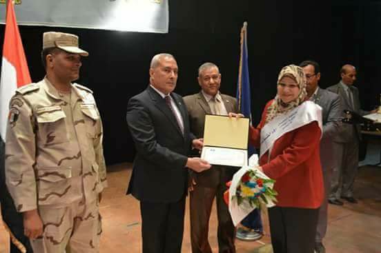 محافظ السويس يشهد احتفالية تكريم الأمهات المثاليات