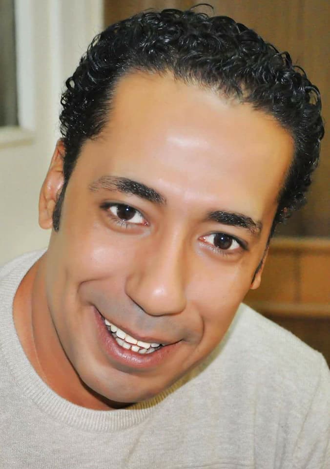 الفنان محمد طه ممثل بدرجة مذيع