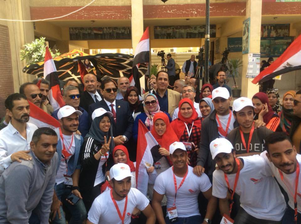 محافظ الغربية يتفقد عدد من لجان الانتخابات بطنطا ويدلى بصوته بلجنه مدرسة محمد فريد بطنطا