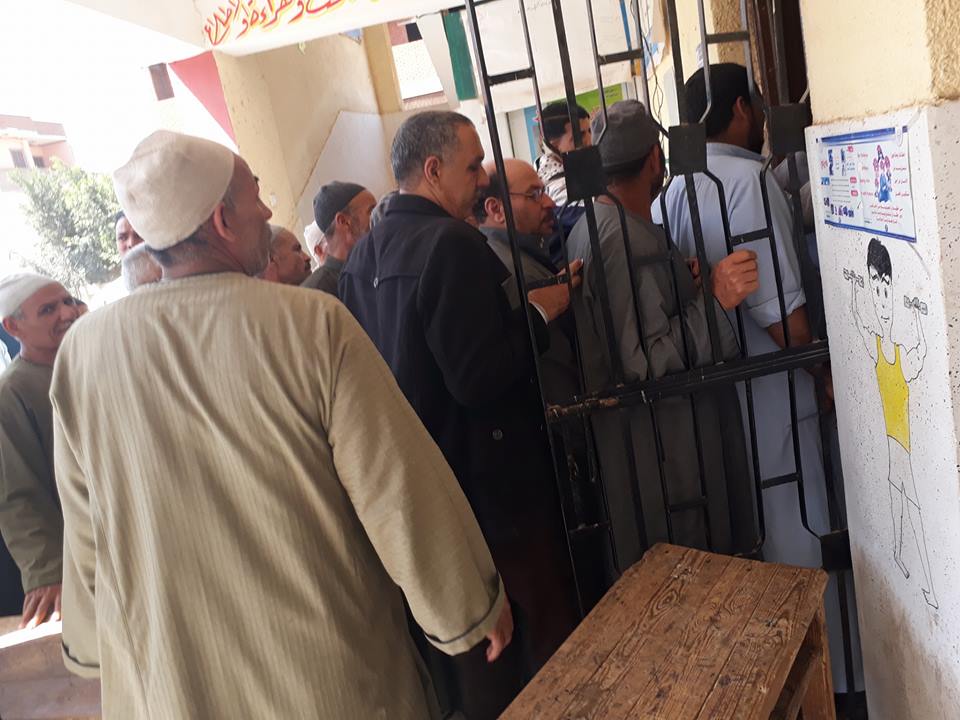 حشود الناخبين على لجان انتخابات الرئاسة بصاالحجر بالغربية