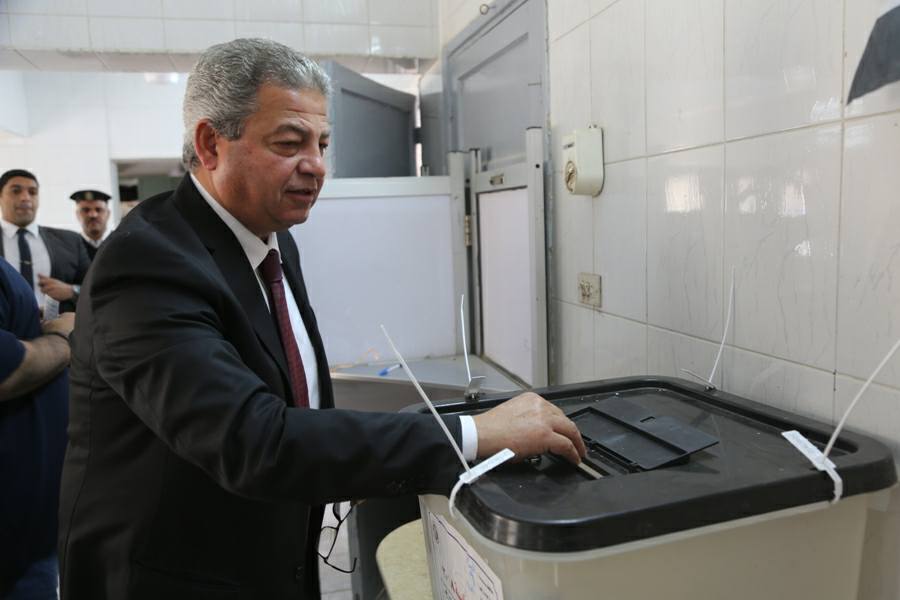 وزير الشباب والرياضة يشارك بأدلاء بصوته فى الانتخابات الرئاسية