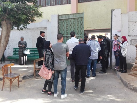 بالصور ..توافد المواطنين على اللجان الأنتخابية من الساعات الأولى بحى العجوزة