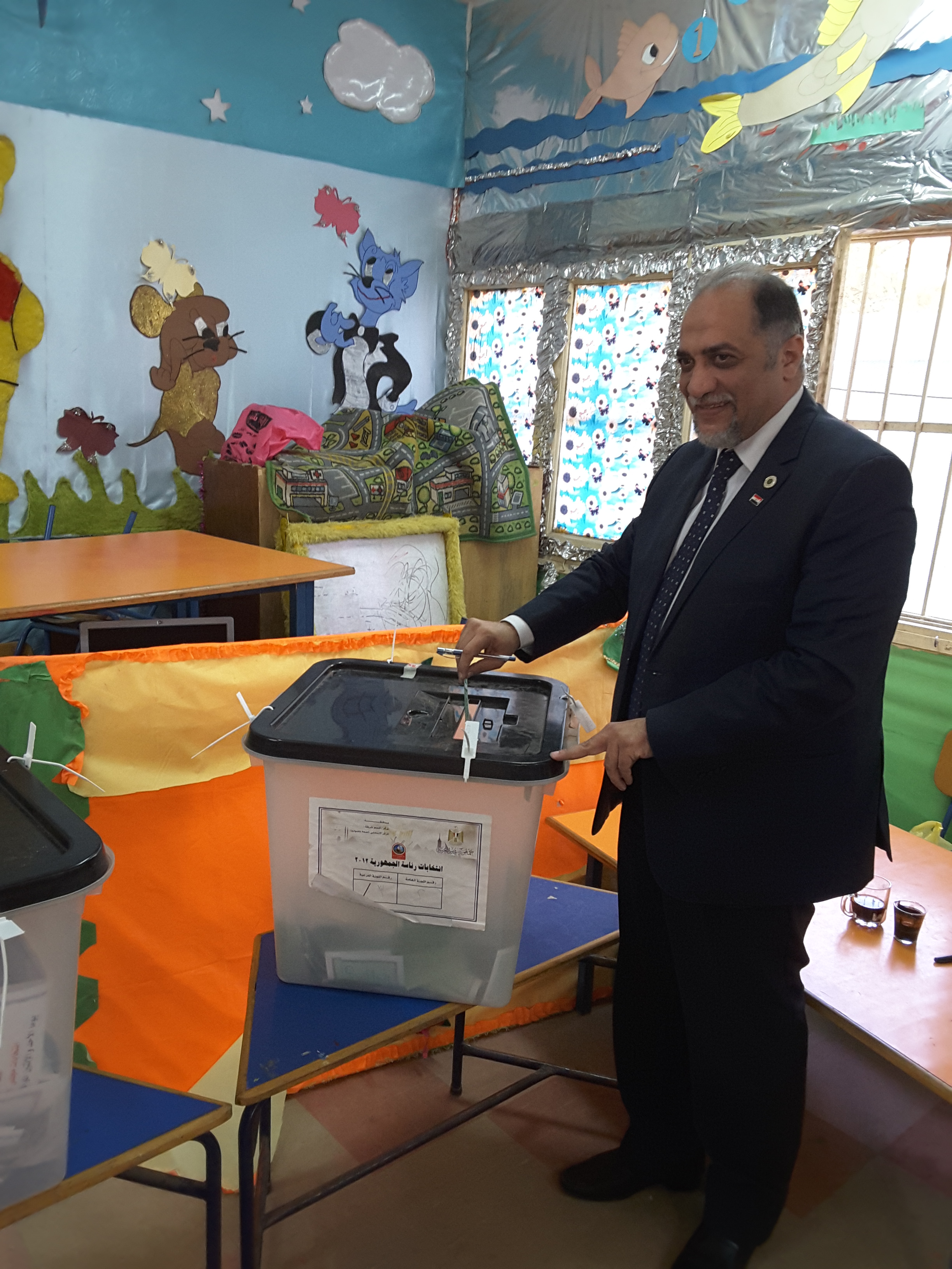 القصبى  يدلى بصوته بمدرسة ابن سينا بمصر الجديدة  ويؤكد الشعب صاحب السيادة ومن يكتمها أثم قلبه