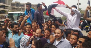 مسيرة حاشدة لطلاب جامعة أسيوط إلى اللجان الانتخابية