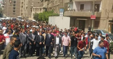 طلاب جامعة بنها يتوجهون إلى اللجان الانتخابية