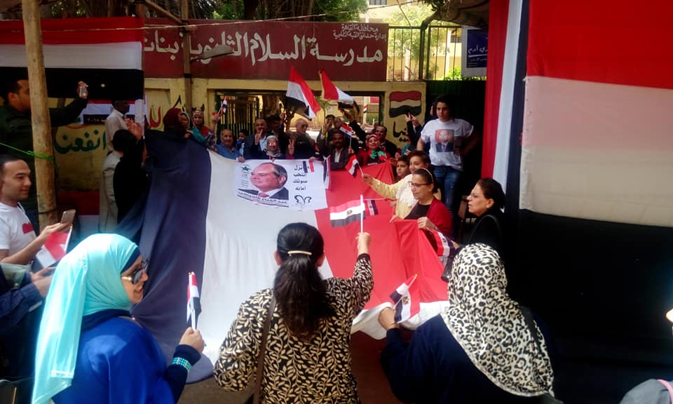 بالصور  مسيرة رد حق الشهداء من معلمين إدارة حدائق القبة