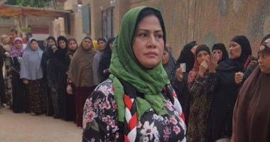 تجمعات نسائية حاشدة أمام اللجان الانتخابية ببني سويف