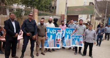 احتشاد حزب النور بأسيوط يامام اللجان الانتخابية وسط إقبال نسائى كثيف