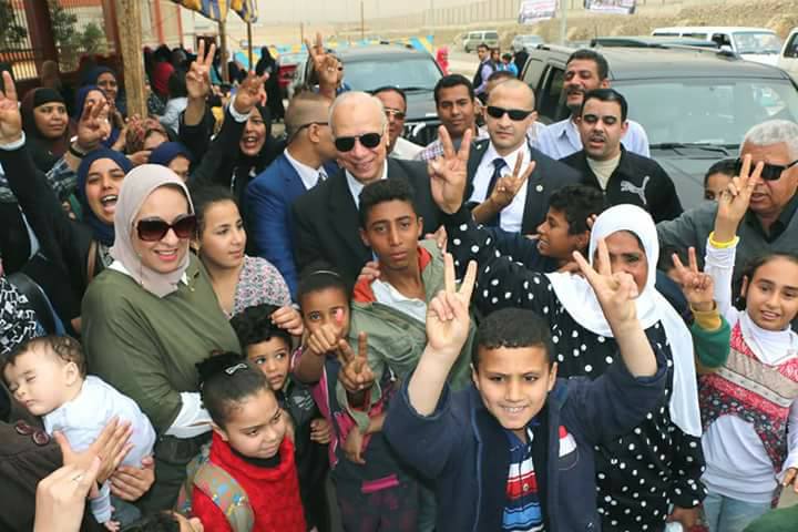 محافظ القاهرة يتفقد اللجان الانتخابية بالاسمرات ومصر القديمة