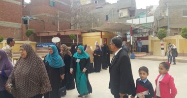 توافد السيدات وكبار السن للتصويت بالدقهلية