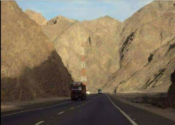 إعادة إغلاق طريق سفاجا - قنا نتيجة عاصفة ترابية بمحافظة قنا