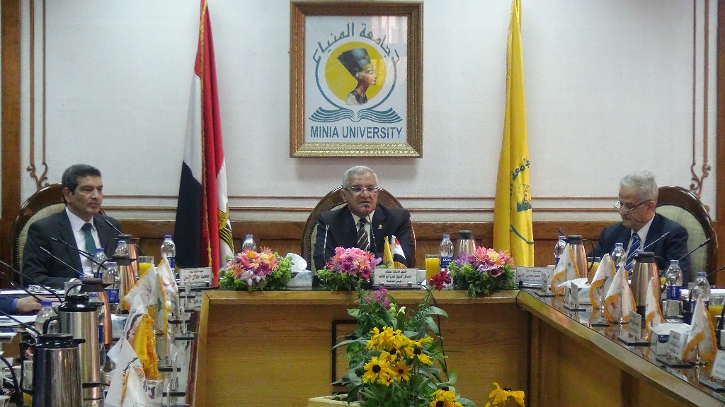 ”ابو المجد” يؤكد أن إجتياز مقرر لحقوق الإنسان ومكافحة الفساد شرط اساسي للتخرج من جامعة المنيا