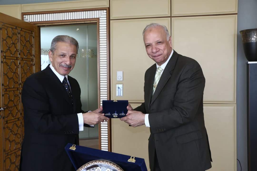 محافظ القاهرة يهنئ ” القطان ” على منصبه الجديد