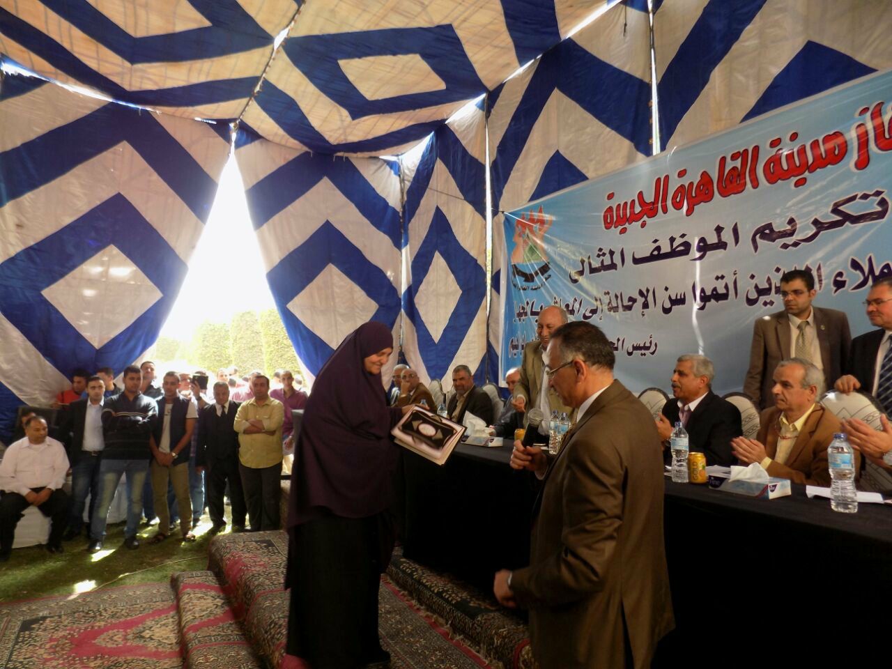 جهاز القاهرة الجديدة يكرم الموظفين المتميزين ومن بلغوا سن المعاش