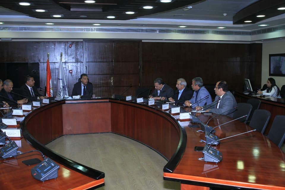 وزير النقل يتابع معدلات تنفيذ اعمال تطوير طريق اسيوط / سوهاج الشرقي ويوجه بانهاء العمل قبل نهاية العام الحالي