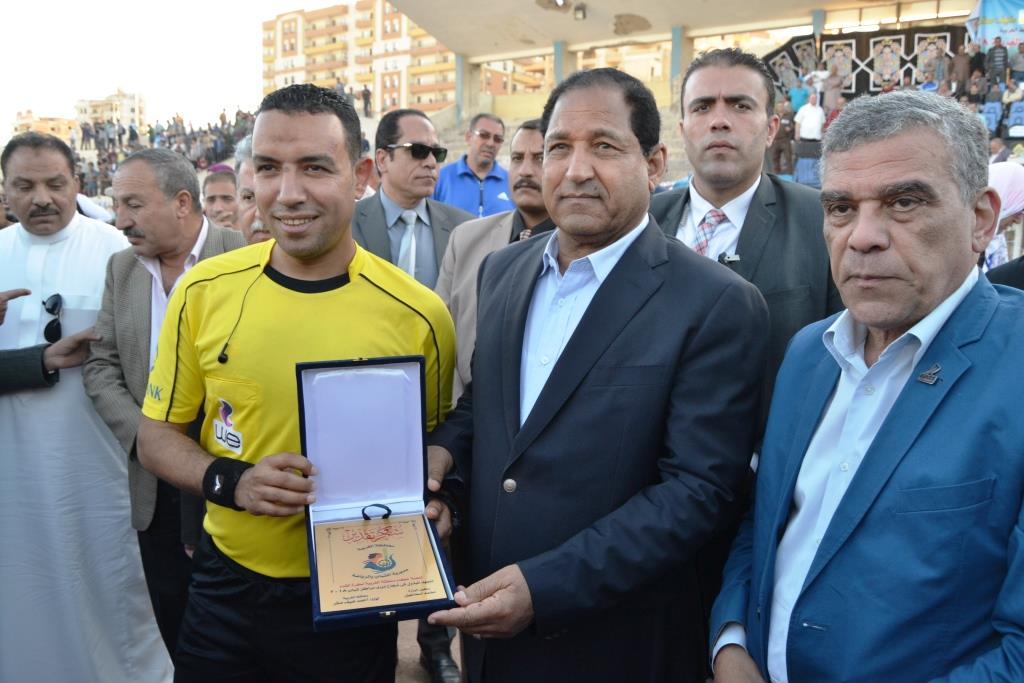 محافظ الغربية يحضر نهائى دورى مراكز شباب محافظة الغربية لكرة القدم ويكرم الفرق الفائزة