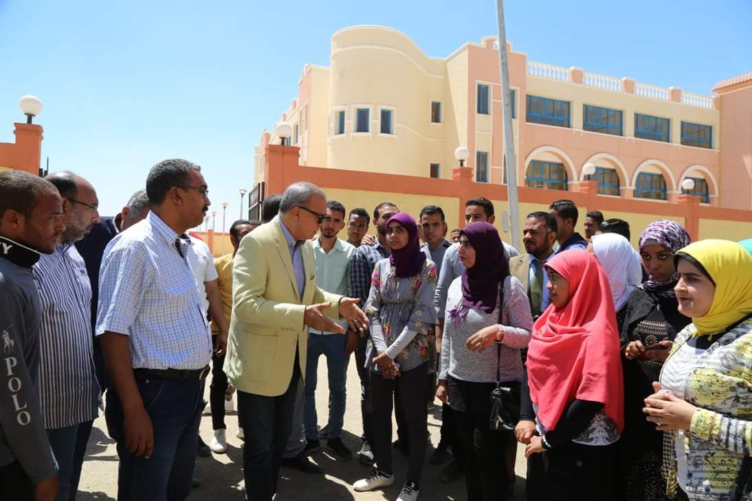 الهجان لطلبة جنوب الوادي  كباري وأتوبيسات جديدة بقنا