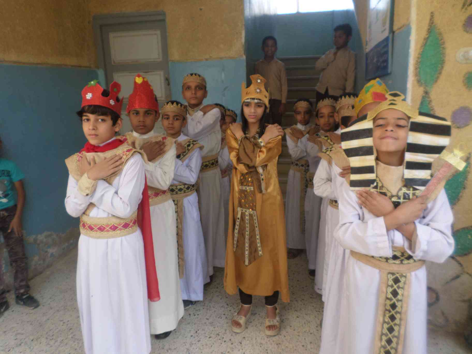 ملوك مصر العظماء فى مسرحة المناهج بالوادي الجديد