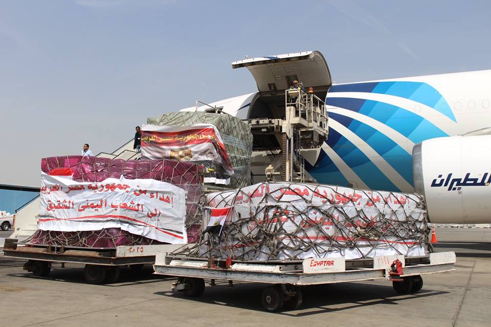 إعداد وتجهيز مساعدات من الأدوية والمستلزمات الطبية للأشقاء بدولة اليمن