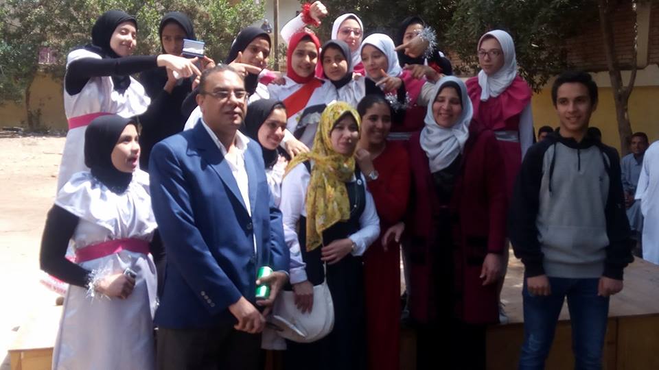 الفريق المسرحي بمدرسة الشهيد هشام بيومي خطف القلوب
