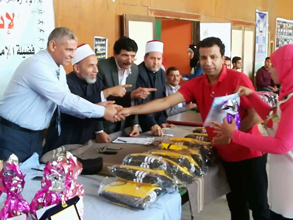 علماء الآزهر الشريف يكرمون الإعلامى محمود مسلم والطلاب المتفوقين بالعاشر من رمضان 