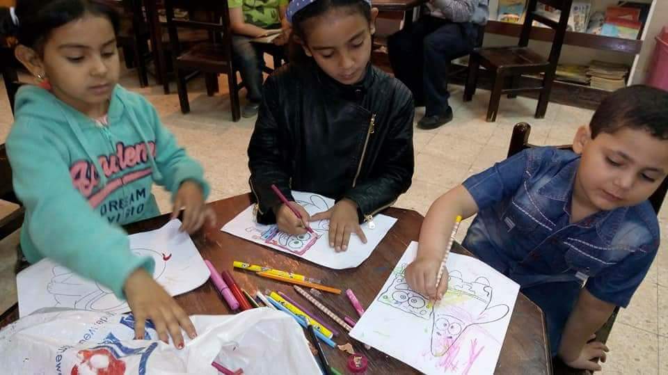 ورشة فنون تشكيلية وقراءة قصص بقصر أحمد بهاء الدين للطفل المتخصص