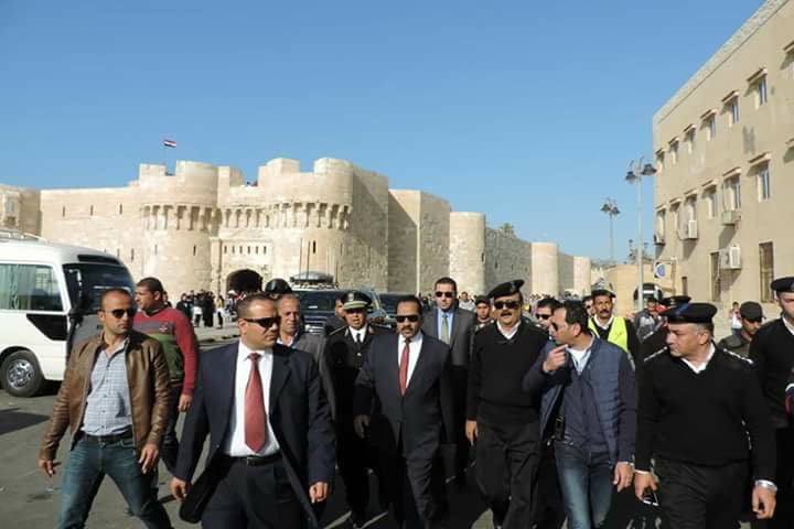 مدير أمن الاسكندريه يتجول فى شوارع الاسكندريه والمتنزهات للاطمئنان على الحاله الامنيه