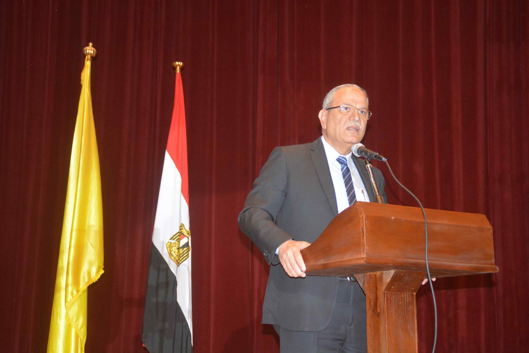 محافظ المنيا يشهد المؤتمر بعنوان مواجهة الإرهاب بين الفكر والقانون