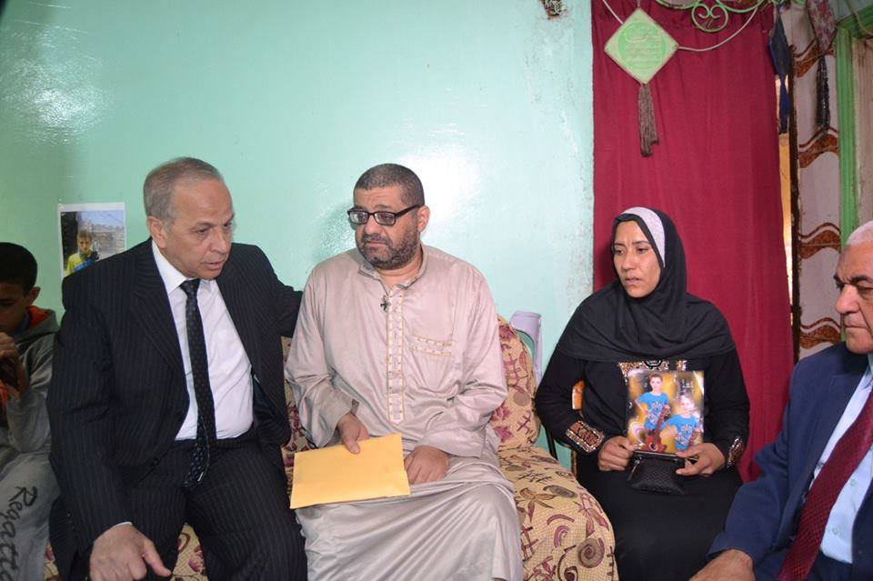50 ألف جنيه لأسرة الطالب الذي سقط في البالوعة