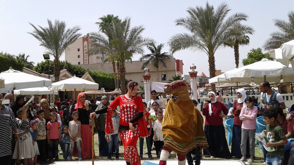هالة جاد تحتفل بيوم اليتيم بدار المركبات