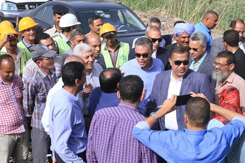 وزير النقل يتابع أعمال رفع كفاءة طريق قنا- نقادة الزراعى الغربى