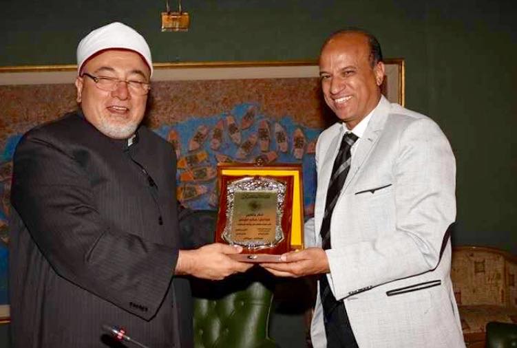 الصحفيين تحتفل بالمعتمرين وخالد الجندى يشرح الشعائر ويرد على استفسارات الزملاء