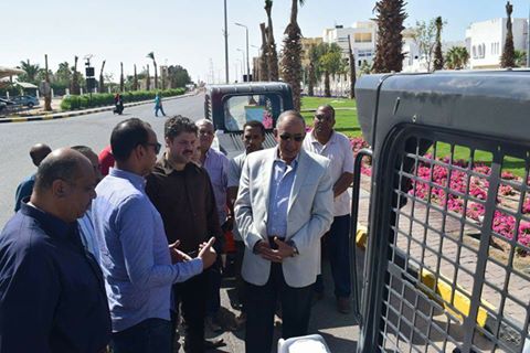 محافظ البحر الأحمر يتفقد المعدات الجديدة بمجالس المدن
