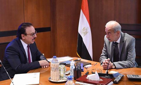 شريف اسماعيل يستعرض المشروعات التي تقوم وزارة الاتصالات وتكنولوجيا المعلومات بتنفيذها