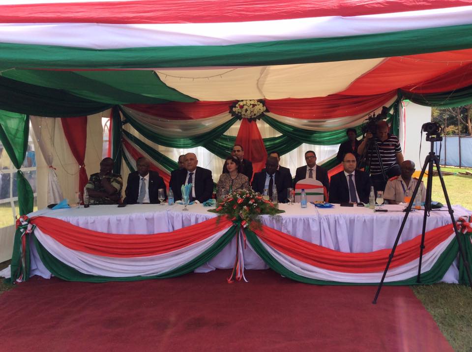 وزير الخارجية يفتتح مركزاً للغسيل الكلوي ومكتبة إلكترونية بالسفارة